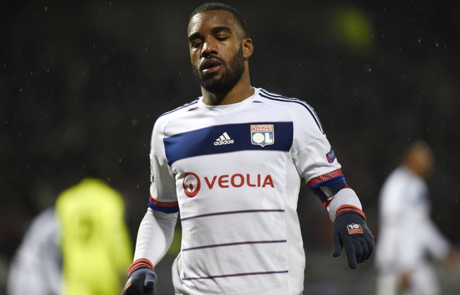 L'attaquant de l'OL Alexandre Lacazette en novembre 2015. L'attaquant de l'OL Alexandre Lacazette en novembre 2015.