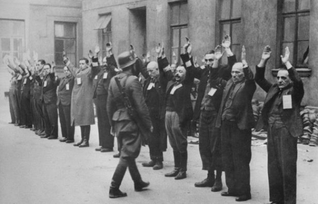 Varsovie s'apprête à commémorer dimanche le 70ème anniversaire de la liquidation du ghetto juif par l'Allemagne nazie, une opération qui a coûté la vie à 260.000 juifs varsoviens déportés dans le camp d'extermination de Treblinka. Varsovie s'apprête à commémorer dimanche le 70ème anniversaire de la liquidation du ghetto juif par l'Allemagne nazie, une opération qui a coûté la vie à 260.000 juifs varsoviens déportés dans le camp d'extermination de Treblinka.