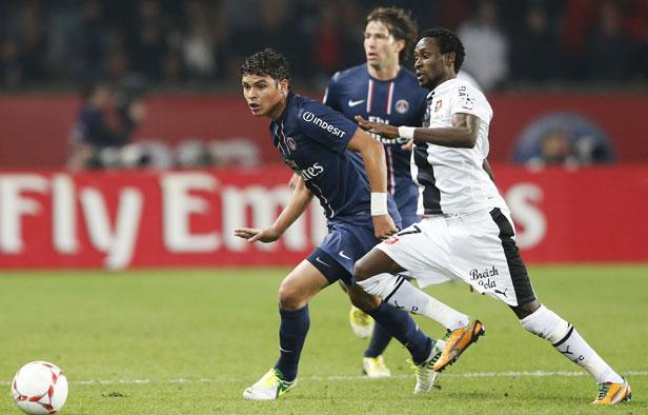 Le Parisien Thiago Silva lors du match contre Rennes le samedi 17 novembre 2012. Le Parisien Thiago Silva lors du match contre Rennes le samedi 17 novembre 2012.