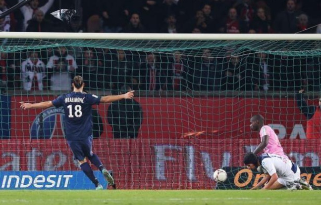 Net vainqueur de Troyes samedi (4-0) avec un Zlatan Ibrahimovic des grands soirs, le Paris SG a repris son bien: la tête de la L1, que ni Lyon ni Bordeaux, jetés au sol par Toulouse et Montpellier et même doublés dimanche par le revenant marseillais, n'ont pu lui contester lors de la 14e journée. Net vainqueur de Troyes samedi (4-0) avec un Zlatan Ibrahimovic des grands soirs, le Paris SG a repris son bien: la tête de la L1, que ni Lyon ni Bordeaux, jetés au sol par Toulouse et Montpellier et même doublés dimanche par le revenant marseillais, n'ont pu lui contester lors de la 14e journée.