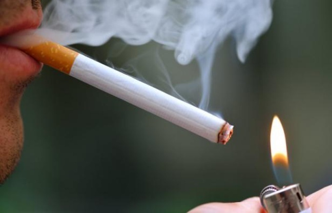 Les prix des paquets de cigarettes augmenteront de 40 centimes le 1er octobre, soit une hausse supérieure à 6%, a annoncé vendredi le ministre du Budget, Jérôme Cahuzac, ce qui portera les paquets les moins chers à 6,10 euros l'unité et les plus chers à 6,60 euros. Les prix des paquets de cigarettes augmenteront de 40 centimes le 1er octobre, soit une hausse supérieure à 6%, a annoncé vendredi le ministre du Budget, Jérôme Cahuzac, ce qui portera les paquets les moins chers à 6,10 euros l'unité et les plus chers à 6,60 euros.