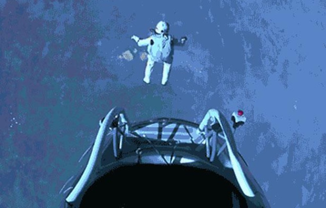Felix Baumgartner se jette dans le vide, sans s'arrêter Felix Baumgartner se jette dans le vide, sans s'arrêter