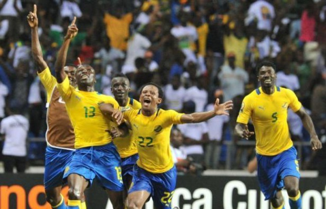 Le Gabon et la Tunisie, respectivement vainqueurs du Maroc (3-2) et du Niger (2-1), ont validé vendredi leur billet pour les quarts de finale de la Coupe d'Afrique des nations 2012, dès la deuxième journée du groupe C. Le Gabon et la Tunisie, respectivement vainqueurs du Maroc (3-2) et du Niger (2-1), ont validé vendredi leur billet pour les quarts de finale de la Coupe d'Afrique des nations 2012, dès la deuxième journée du groupe C.