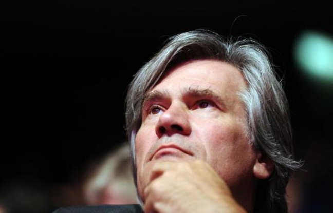 Le ministre de l'Agriculture Stéphane Le Foll, en visite samedi dans le Lot, a démenti toute idée de taxation sur le vin en 2014, au cours d'une réunion avec des professionnels de la filière viticole à Cahors. Le ministre de l'Agriculture Stéphane Le Foll, en visite samedi dans le Lot, a démenti toute idée de taxation sur le vin en 2014, au cours d'une réunion avec des professionnels de la filière viticole à Cahors.