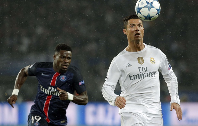 Cristiano Ronaldo face à Serge Aurier lors du match de Ligue des champions entre le PSG et le Real Madrid, le 21 octobre 2015. Cristiano Ronaldo face à Serge Aurier lors du match de Ligue des champions entre le PSG et le Real Madrid, le 21 octobre 2015.
