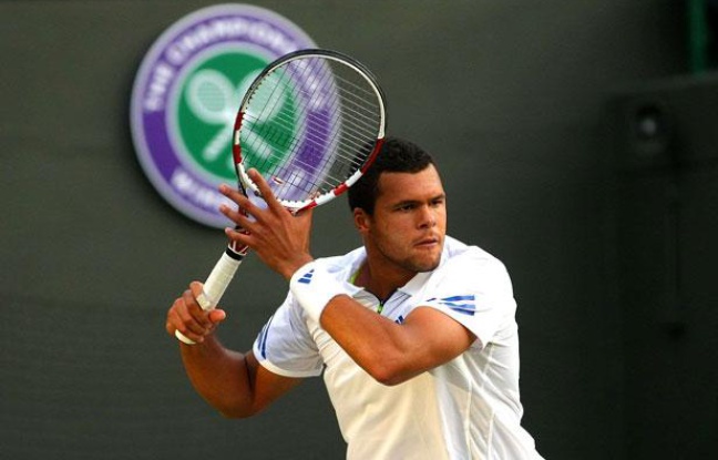 Jo-Wilfried Tsonga a gagné son match contre Gregor Dimitrov le 23 juin 2011 à Wimbledon. Jo-Wilfried Tsonga a gagné son match contre Gregor Dimitrov le 23 juin 2011 à Wimbledon.