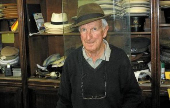 Guy, le patron de la chapellerie « Alfred » à Montpellier, n'a jamais quitté son magasin. Guy, le patron de la chapellerie « Alfred » à Montpellier, n'a jamais quitté son magasin.