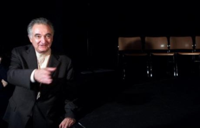 Jacques Attali a remis mercredi son rapport sur la libération de la croissance à Nicolas Sarkozy, qui s'est montré d'accord sur l'essentiel de ses propositions, sauf sur la réforme du principe de précaution et la suppression des départements. Jacques Attali a remis mercredi son rapport sur la libération de la croissance à Nicolas Sarkozy, qui s'est montré d'accord sur l'essentiel de ses propositions, sauf sur la réforme du principe de précaution et la suppression des départements.