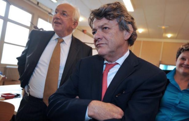 Jean-Louis Borloo a exprimé sa crainte d'une "récession" en commentant jeudi les premières mesures du gouvernement dont la fin des aides aux heures supplémentaires. Jean-Louis Borloo a exprimé sa crainte d'une "récession" en commentant jeudi les premières mesures du gouvernement dont la fin des aides aux heures supplémentaires.