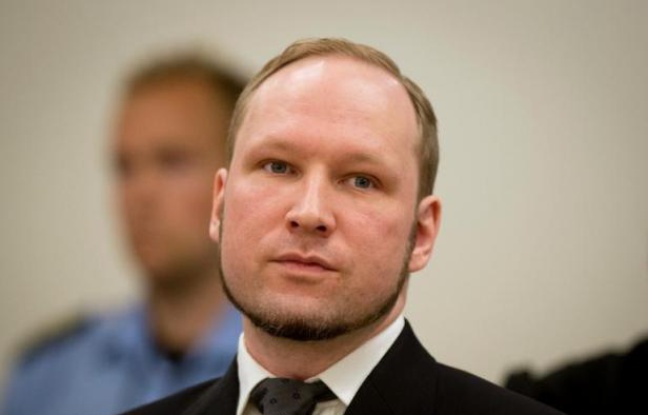 Le tueur norvégien d'extrême droite Anders Behring Breivik menace d'entamer une grève de la faim pour obtenir une amélioration de ses conditions de détention qu'il assimile à de la "torture" faute notamment d'obtenir la console de jeux voulue, dans un courrier reçu vendredi par l'AFP. Le tueur norvégien d'extrême droite Anders Behring Breivik menace d'entamer une grève de la faim pour obtenir une amélioration de ses conditions de détention qu'il assimile à de la "torture" faute notamment d'obtenir la console de jeux voulue, dans un courrier reçu vendredi par l'AFP.