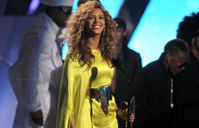Beyoncé au BET Awards, le 1er juillet 2012, à Los Angeles. Beyoncé au BET Awards, le 1er juillet 2012, à Los Angeles.