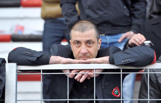 Mourad Boudjelllal forcé de regarder les matchs du RCT dans les tribunes, le 28 janvier 2012 lors du match de Top 14 contre Bayonne. Mourad Boudjelllal forcé de regarder les matchs du RCT dans les tribunes, le 28 janvier 2012 lors du match de Top 14 contre Bayonne.