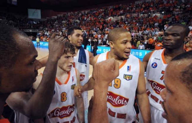 Le Mans, malmené pendant les trois-quarts du match, a fait confiance a ses hommes forts Joao Batista et Marcellus Sommerville pour renverser la tendance et s'imposer sur Cholet (83-78), samedi en demi-finale aller de ProA. Le Mans, malmené pendant les trois-quarts du match, a fait confiance a ses hommes forts Joao Batista et Marcellus Sommerville pour renverser la tendance et s'imposer sur Cholet (83-78), samedi en demi-finale aller de ProA.