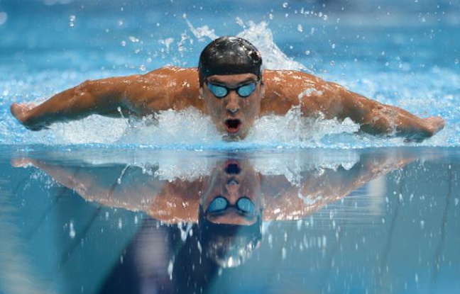Le nageur américain Michael Phelps lors de l'épreuve du 4x100m quatre nages, aux Jeux olympiques de Londres, le 28 juillet 2012. Le nageur américain Michael Phelps lors de l'épreuve du 4x100m quatre nages, aux Jeux olympiques de Londres, le 28 juillet 2012.