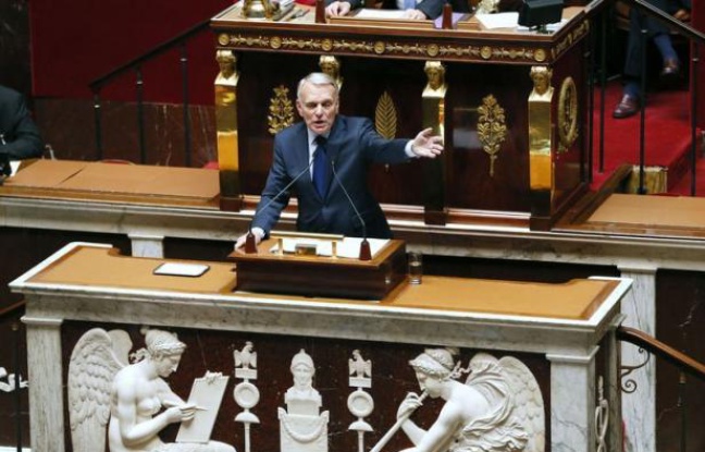 Le Premier ministre Jean-Marc Ayrault a confirmé mardi les grandes lignes d'une réforme fiscale qui donnera le coup de grâce au dernières reliques de la politique de son prédécesseur, promettant que "les classes populaires et les classes moyennes seront épargnées". Le Premier ministre Jean-Marc Ayrault a confirmé mardi les grandes lignes d'une réforme fiscale qui donnera le coup de grâce au dernières reliques de la politique de son prédécesseur, promettant que "les classes populaires et les classes moyennes seront épargnées".