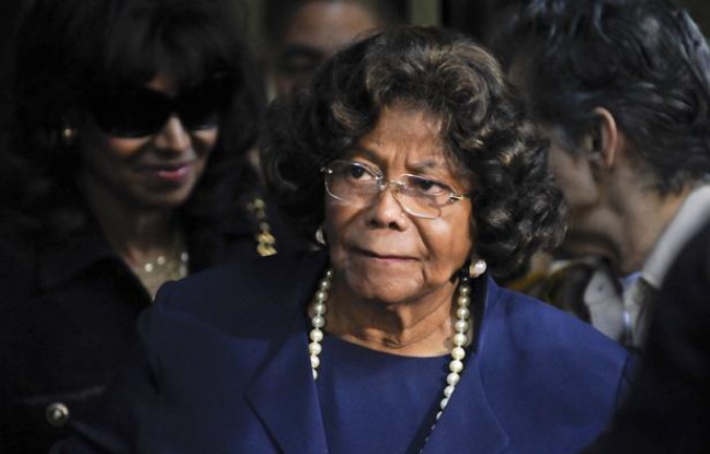 La mère de Michael Jackson, Katherine Jackson, après le verdict concernant la responsablilité de Conrad Murray dans la mort de son fils, le 29 novembre 2011 à Los Angeles. La mère de Michael Jackson, Katherine Jackson, après le verdict concernant la responsablilité de Conrad Murray dans la mort de son fils, le 29 novembre 2011 à Los Angeles.