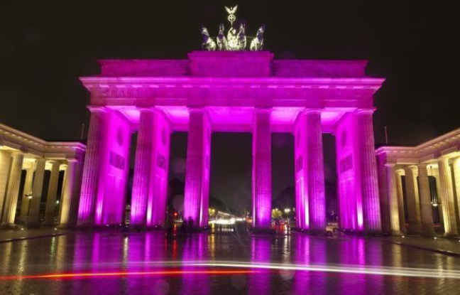 Berlin, "pauvre mais sexy" selon le slogan de son maire, voit son image ternie par les retards de grands projets, en tête l'aéroport Willy-Brandt dont l'ouverture a été reportée vendredi, pour la quatrième fois en deux ans. Berlin, "pauvre mais sexy" selon le slogan de son maire, voit son image ternie par les retards de grands projets, en tête l'aéroport Willy-Brandt dont l'ouverture a été reportée vendredi, pour la quatrième fois en deux ans.