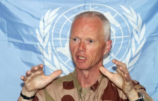 Les observateurs de l'ONU ont suspendu samedi leur mission en Syrie en raison de "l'intensification des violences", qui ont fait encore au moins 26 morts ces dernières heures et poussé des centaines de familles piégées sous les bombes à Homs (centre) à lancer un appel à l'aide. Les observateurs de l'ONU ont suspendu samedi leur mission en Syrie en raison de "l'intensification des violences", qui ont fait encore au moins 26 morts ces dernières heures et poussé des centaines de familles piégées sous les bombes à Homs (centre) à lancer un appel à l'aide.