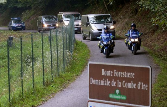 Zaid al-Hilli, le frère de Saad al-Hilli tué mercredi dernier en Haute-Savoie (Alpes françaises) ainsi que trois autres personnes, a été entendu samedi comme témoin par les policiers du Surrey et devait l'être à nouveau dimanche, a-t-on appris de source proche de l'enquête. Zaid al-Hilli, le frère de Saad al-Hilli tué mercredi dernier en Haute-Savoie (Alpes françaises) ainsi que trois autres personnes, a été entendu samedi comme témoin par les policiers du Surrey et devait l'être à nouveau dimanche, a-t-on appris de source proche de l'enquête.