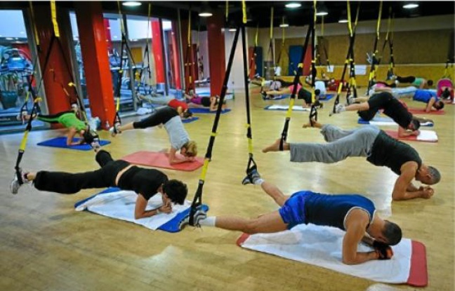 Les adeptes du TRX ont perdu leurs parachutes, mais ont gagné en muscles. Les adeptes du TRX ont perdu leurs parachutes, mais ont gagné en muscles.