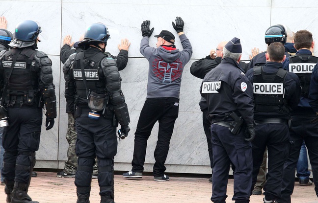 Manifestation anti-migrants à Calais, le 6 février 2016. Manifestation anti-migrants à Calais, le 6 février 2016.