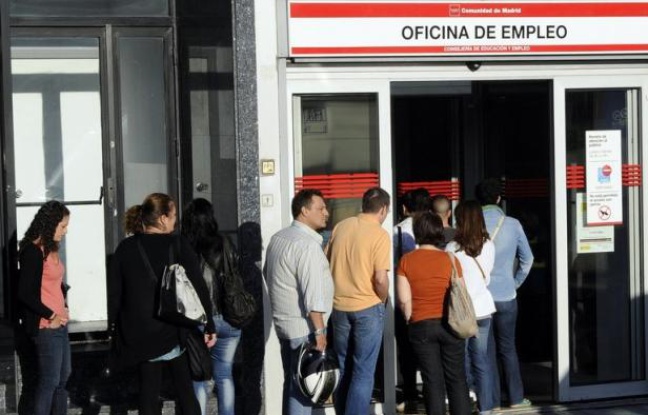 Le chômage des jeunes de 15 à 24 ans a augmenté de 50% dans l'Union européenne depuis le début de la crise, rappelle lundi la Commission européenne à l'occasion de la publication d'un rapport sur la jeunesse, qui insiste sur les efforts à faire pour leur intégration. Le chômage des jeunes de 15 à 24 ans a augmenté de 50% dans l'Union européenne depuis le début de la crise, rappelle lundi la Commission européenne à l'occasion de la publication d'un rapport sur la jeunesse, qui insiste sur les efforts à faire pour leur intégration.