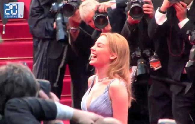 Kylie Minogue lors de la dernière montée des marches, dimanche 27 mai 2012. Kylie Minogue lors de la dernière montée des marches, dimanche 27 mai 2012.