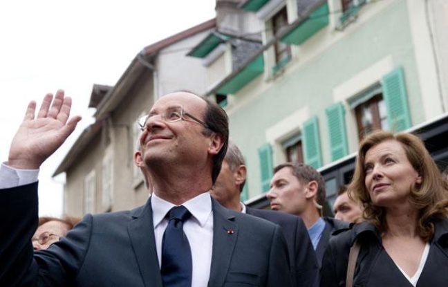 François Hollande et Valérie Trierweiler à Tulle, en Corrèze, le 9 juin 2012. François Hollande et Valérie Trierweiler à Tulle, en Corrèze, le 9 juin 2012.