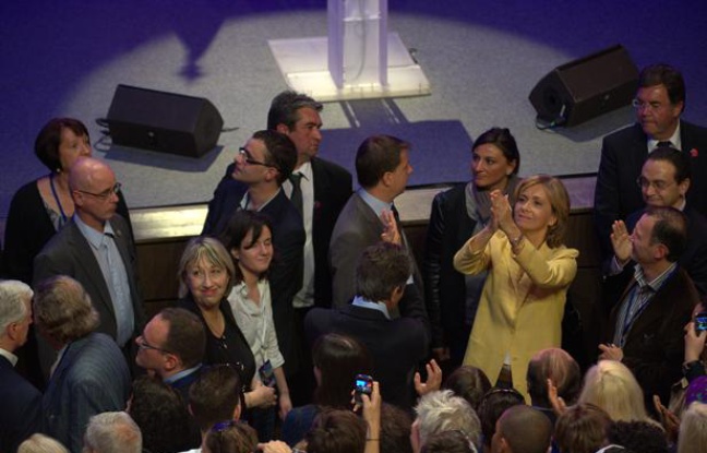 À la Mutualité, les cadres UMP dont Valérie Pécresse, se sont rassemblés pour applaudir leur candidat Nicolas Sarkozy, le 22 avril 2012. À la Mutualité, les cadres UMP dont Valérie Pécresse, se sont rassemblés pour applaudir leur candidat Nicolas Sarkozy, le 22 avril 2012.
