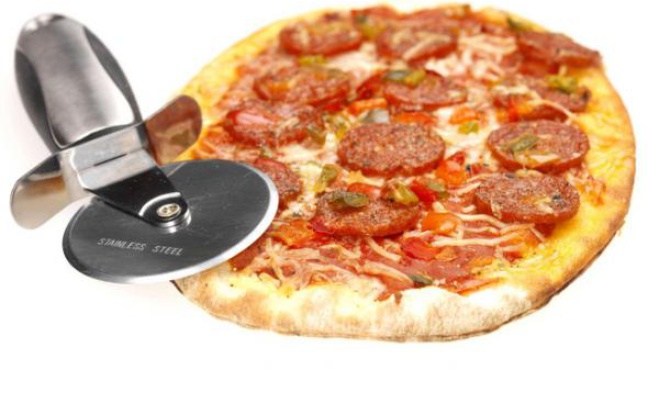 Une pizza au pepperoni. Une pizza au pepperoni.