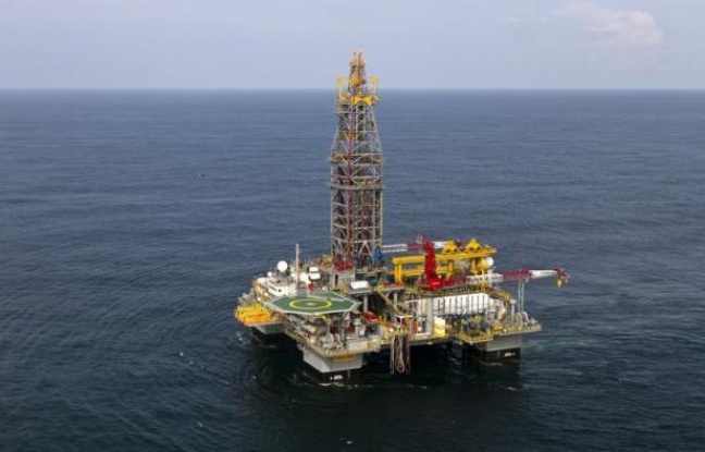 Le pétrole a terminé jeudi sous le seuil de 80 dollars à New York pour la première fois en huit mois, après avoir perdu près du tiers de sa valeur depuis son sommet de mars, dans un contexte d'inquiétude croissante pour la demande et d'une offre toujours plus abondante. Le pétrole a terminé jeudi sous le seuil de 80 dollars à New York pour la première fois en huit mois, après avoir perdu près du tiers de sa valeur depuis son sommet de mars, dans un contexte d'inquiétude croissante pour la demande et d'une offre toujours plus abondante.