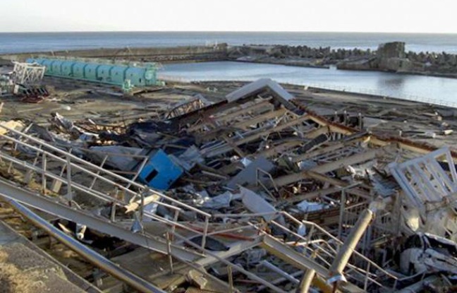 La centrale de Fukushima dévastée, un mois après le tsunami du 11 mars 2011. La centrale de Fukushima dévastée, un mois après le tsunami du 11 mars 2011.