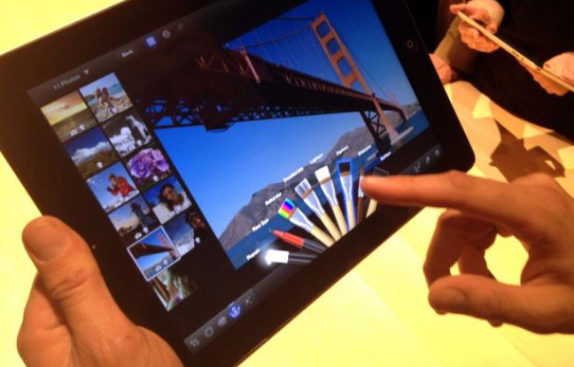 Le nouvel iPad, présenté le 7 mars 2012, propose un écran «retina» à la résolution quatre fois supérieure à celle de l'iPad 2. Le nouvel iPad, présenté le 7 mars 2012, propose un écran «retina» à la résolution quatre fois supérieure à celle de l'iPad 2.