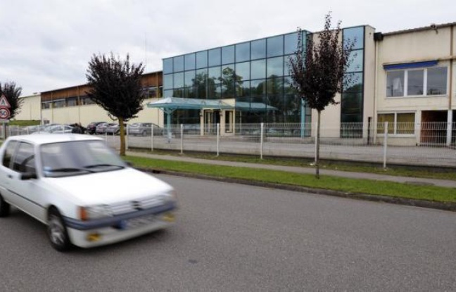 La direction de la Manufacture vosgienne de meubles (MVM), à Mattaincourt (Vosges), filiale du groupe Parisot, a annoncé lundi la suppression de 120 emplois sur 378 lors d'un comité d'entreprise, a-t-on appris de source syndicale. La direction de la Manufacture vosgienne de meubles (MVM), à Mattaincourt (Vosges), filiale du groupe Parisot, a annoncé lundi la suppression de 120 emplois sur 378 lors d'un comité d'entreprise, a-t-on appris de source syndicale.