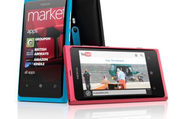 Le Nokia Lumia 800. Le Nokia Lumia 800.