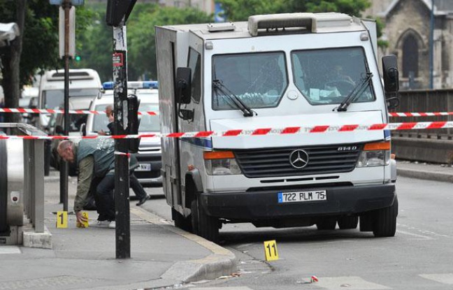 Le 4 juin à Aubervilliers, braquage d'un fourgon blindé devant une agence bancaire. Le 4 juin à Aubervilliers, braquage d'un fourgon blindé devant une agence bancaire.