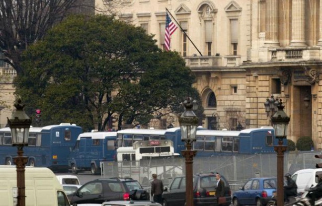 Une centaine de personnes ont été interpellées samedi à Paris, soupçonnées d'avoir pris part à une manifestation non déclarée près de l'ambassade américaine et du ministère de l'Intérieur, ont annoncé à l'AFP des sources policières. Une centaine de personnes ont été interpellées samedi à Paris, soupçonnées d'avoir pris part à une manifestation non déclarée près de l'ambassade américaine et du ministère de l'Intérieur, ont annoncé à l'AFP des sources policières.