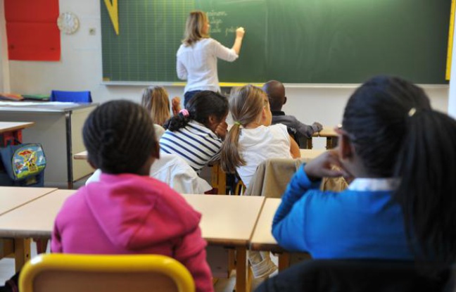 Illustration école primaire, élèves et professeur. Illustration école primaire, élèves et professeur.