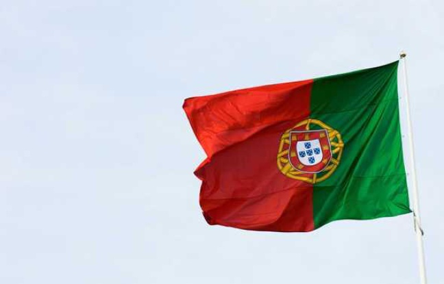 Le drapeau du Portugal à Lisbonne en août 2009. Le drapeau du Portugal à Lisbonne en août 2009.