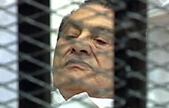 L'ex-président égyptien, Hosni Moubarak, lors du premier jour de son procès au Caire, le 3 août 2011. L'ex-président égyptien, Hosni Moubarak, lors du premier jour de son procès au Caire, le 3 août 2011.