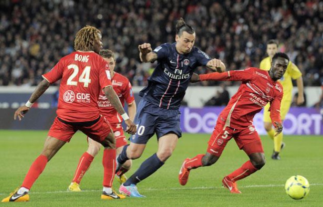 L'attaquant du PSG Zlatan Ibrahimovic lors du match contre Valenciennes le dimanche 5 mai 2013. L'attaquant du PSG Zlatan Ibrahimovic lors du match contre Valenciennes le dimanche 5 mai 2013.