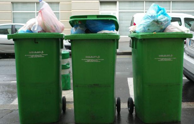 En France, chaque habitant produit 374 kg de déchets annuels. En France, chaque habitant produit 374 kg de déchets annuels.