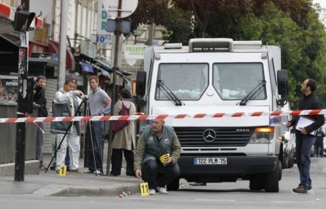Un troisième suspect a été interpellé après l'attaque lundi d'un fourgon blindé au cours de laquelle un convoyeur de fonds a été grièvement blessé en Seine-Saint-Denis et qui a conduit le ministre de l'Intérieur Manuel Valls à organiser une réunion le 12 juin sur la sécurisation des transports de fond. Un troisième suspect a été interpellé après l'attaque lundi d'un fourgon blindé au cours de laquelle un convoyeur de fonds a été grièvement blessé en Seine-Saint-Denis et qui a conduit le ministre de l'Intérieur Manuel Valls à organiser une réunion le 12 juin sur la sécurisation des transports de fond.