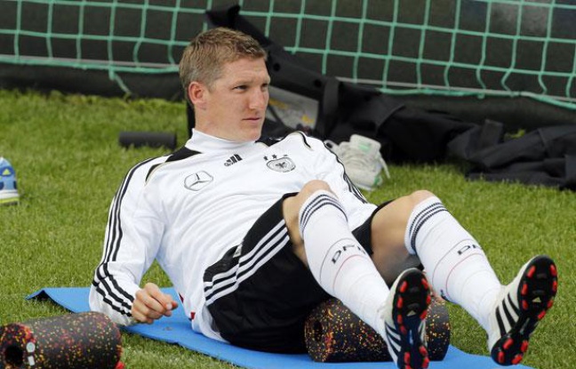 Le milieu de terrain allemand Bastian Schweinsteiger, le 25 juin 2012, à Gdansk (Pologne). Le milieu de terrain allemand Bastian Schweinsteiger, le 25 juin 2012, à Gdansk (Pologne).