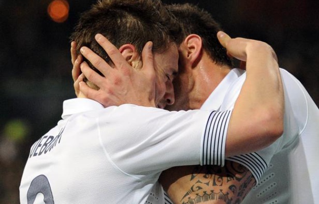 Mathieu Debuchy et Olivie Giroud célébrent un but de l'équipe de France contre l'Allemagne, le 29 février à Brême; Mathieu Debuchy et Olivie Giroud célébrent un but de l'équipe de France contre l'Allemagne, le 29 février à Brême;