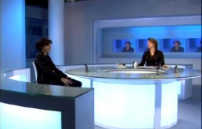 Capture d'écran d'une vidéo (à gauche, Rachida Dati, à droite, Roselyne Febvre sur le plateau de France 24) Capture d'écran d'une vidéo (à gauche, Rachida Dati, à droite, Roselyne Febvre sur le plateau de France 24)