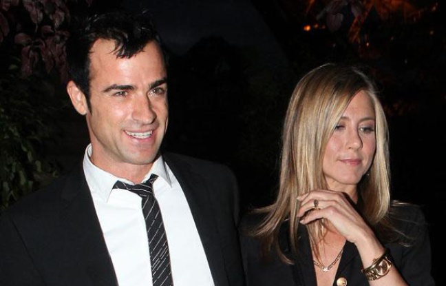 Jennifer Aniston et Justin Theroux près de la Tour Eiffel à Paris le 13 juin 2012. Jennifer Aniston et Justin Theroux près de la Tour Eiffel à Paris le 13 juin 2012.