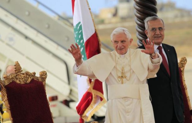 Benoît XVI a appelé vendredi au rejet du fondamentalisme religieux et les chrétiens, inquiets de la poussée islamiste au Moyen-Orient, à "ne pas avoir peur", au début de sa première visite au Liban. Benoît XVI a appelé vendredi au rejet du fondamentalisme religieux et les chrétiens, inquiets de la poussée islamiste au Moyen-Orient, à "ne pas avoir peur", au début de sa première visite au Liban.