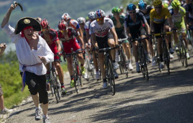 Le peloton du Tour de France le 11 juiillet 2012, lors de la 10e étape.
Le peloton du Tour de France le 11 juiillet 2012, lors de la 10e étape.