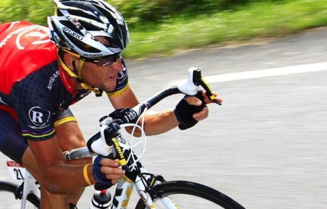 L'Agence américaine antidopage (USADA) a reçu le feu vert d'un comité d'experts indépendants pour mettre officiellement en accusation le septuple vainqueur du Tour de France Lance Armstrong, accusé de s'être dopé durant l'essentiel de sa carrière. L'Agence américaine antidopage (USADA) a reçu le feu vert d'un comité d'experts indépendants pour mettre officiellement en accusation le septuple vainqueur du Tour de France Lance Armstrong, accusé de s'être dopé durant l'essentiel de sa carrière.